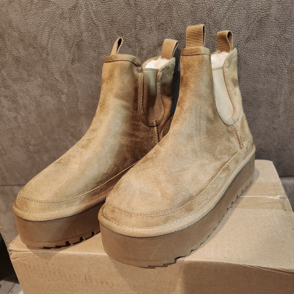 Bacia Boots size 7.5 NEW